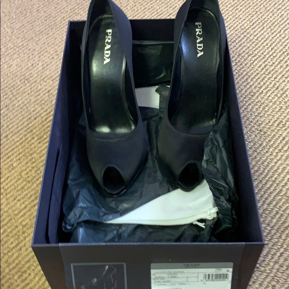 Prada - Picture 3 of 3